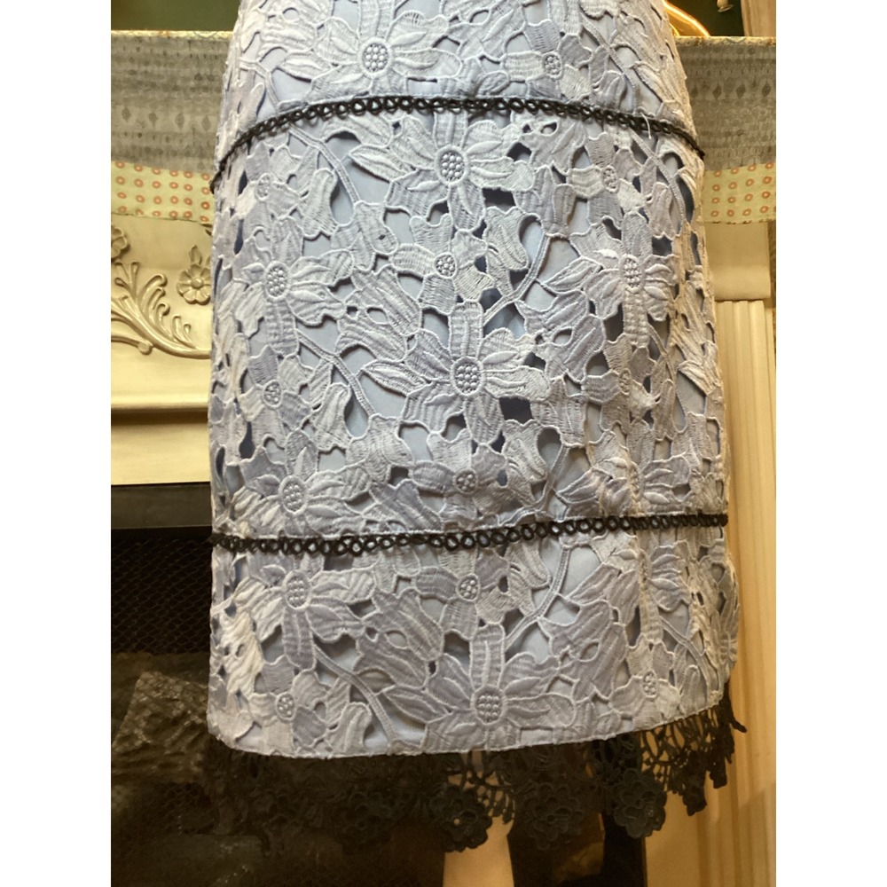 Warehouse Blue Floral Guipure Lace Sheath Dress Black Trim Cap Sleeve Size 2 - Picture 3 of 6